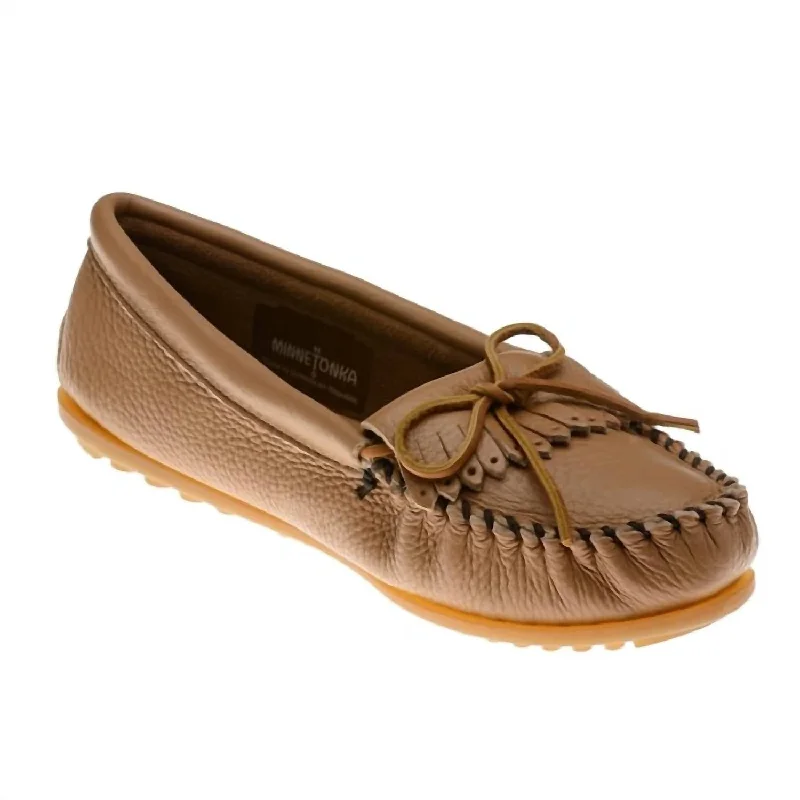 Women's Deerskin Kilty Moccasin In Mocha